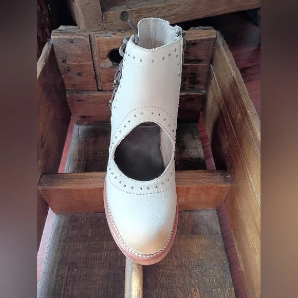 BNIB RARE Freebird Desert White with Black straps women's size 10 - Picture 14 of 16